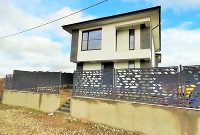 Casă cu 4 camere cu Teren 500 Mp în Bucium - 1