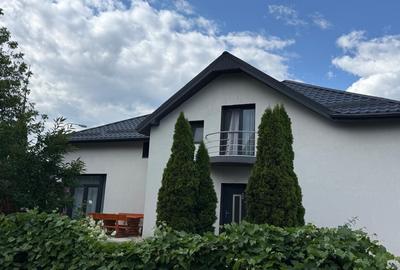 Casă cu 4 camere în Central - 1