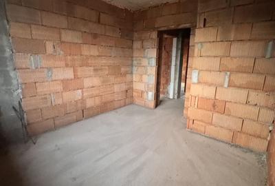 Casă cu 4 camere cu Teren 750 Mp în Central