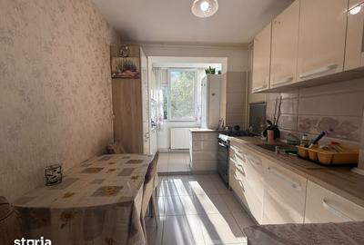 Apartament cu 3 camere semidecomandat în Gării