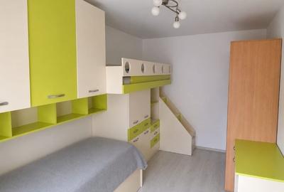 Apartament cu 3 camere semidecomandat în Alecu Russo