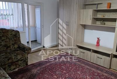 Apartament cu 4 camere decomandat în Dâmbovița