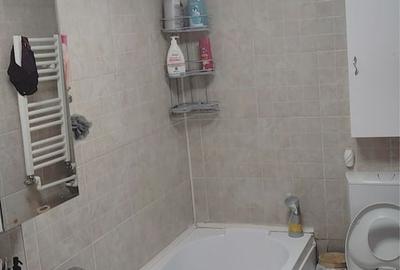 Casă cu 4 camere semidecomandat în Central - 1