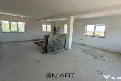 Casă cu 7 camere cu Teren 380 Mp în Poplaca