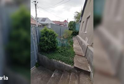 Casă cu 2 camere cu Teren 389 Mp în Central