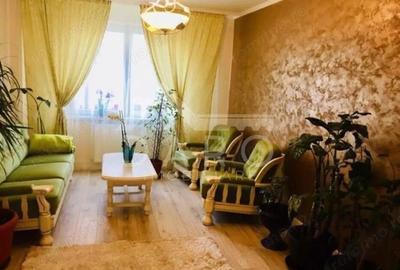 Inchiriez partament cu 3 camere in zona scolii nr. 18 - 8