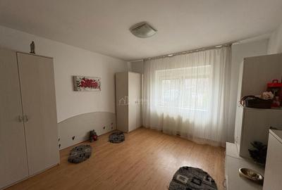 Bocsa Romana, Casa 8 Incaperi, Strada Principala. - 12