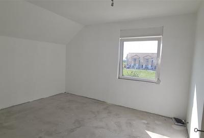 Casă individuală cu 6 camere cu Canalizare în Vladimirescu - 25