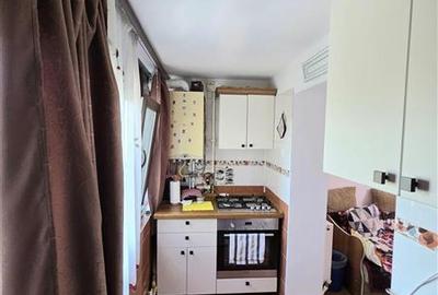 Apartament cu 3 camere semidecomandat, mobilat în Km 4-5 - 7