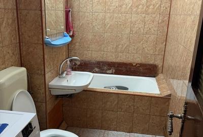 Apartament cu 3 camere decomandat în Astra