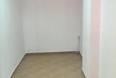 Spațiu comercial, de 120 mp, în Central - 4