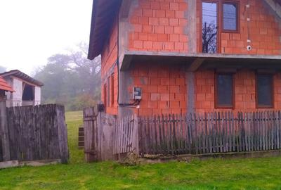 Casă cu 4 camere în Secaș - 1