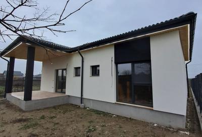 Casă cu 3 camere în Bălești - 2