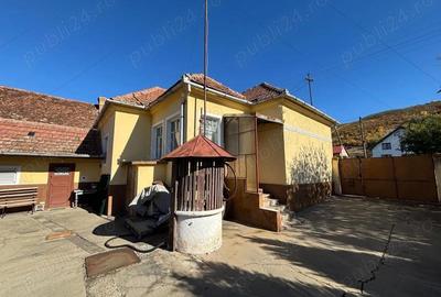 Casă cu 3 camere cu Teren 2078 Mp în Cuvin - 9