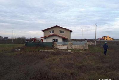 Casă cu Teren 5000 Mp în Central - 9