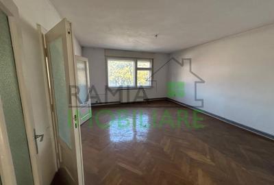 Casa cu 2 apartamente si teren generos-zona centrala, potential excelent! - 8