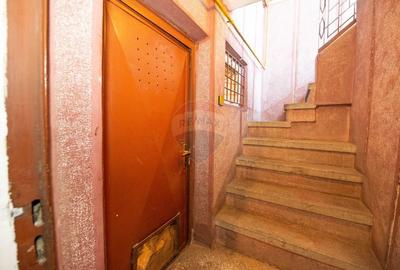 Casă cu 7 camere cu Teren 200 Mp în 23 August - 58