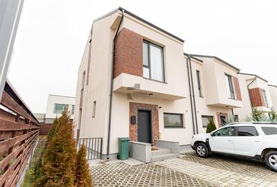 Duplex cu 4 camere cu Canalizare în Tunari