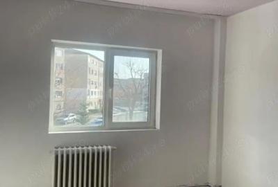 Apartament cu 3 camere semidecomandat în Central - 10