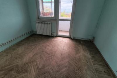 PRIMARIE APARTAMENT CU 4 CAMERE , VEDERE MARE 74 MP PRET 99000 EURO - 4