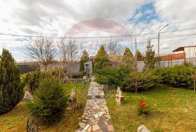 Casă cu 7 camere cu Teren 1020 Mp în Vest - 1