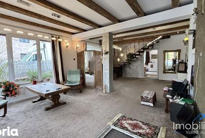 Casă cu 7 camere cu Teren 700 Mp în Petros - 8