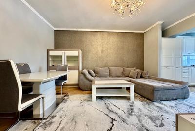 Apartament cu 3 camere semidecomandat, mobilat în Pipera