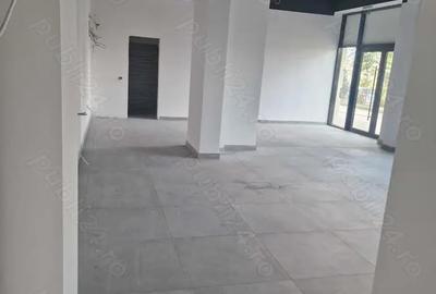 Spațiu comercial, de 87 mp, în Central - 3