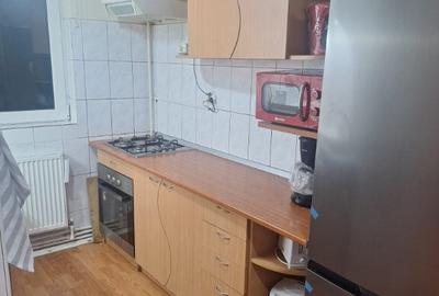 Inchiriez apartament pe strada Toamnei nr 1 - 7