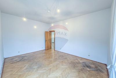 Apartament cu 4 camere semidecomandat în Central - 12