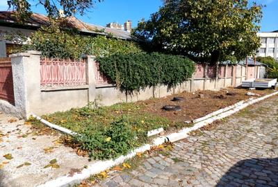 Casă individuală cu 3 camere cu Canalizare în Central - 2