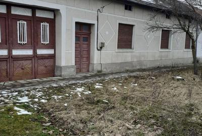 Casă cu 6 camere în Sacu - 4