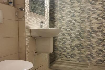 Inchiriez apartament de 3 camere situat central-G-ral Magheru, etaj 1 - 8