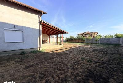 Casă cu 4 camere în Sânleani
