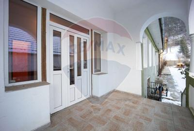 Casa cu doua corpuri, teren 835 mp, str. I.L. Caragiale, Rasnov - 2