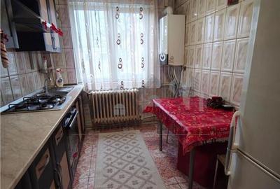 Apartament cu 2 camere semidecomandat în Podu Roș