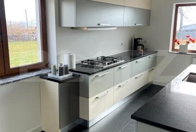 Casă cu 5 camere cu Teren 6000 Mp în Fălticeni - 1