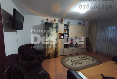 Apartament cu 3 camere decomandat, mobilat în Micro 11 - 2