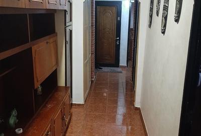 Apartament cu 3 camere decomandat în Eremia - 1