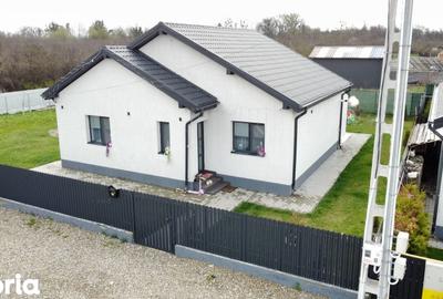 Casă cu 4 camere cu Teren 720 Mp în Hemeiuș