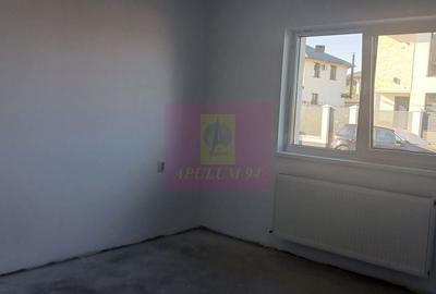 Casă cu 3 camere în Săbăreni