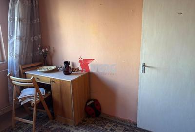 Apartament cu 3 camere semidecomandat în Complex Studențesc - 12