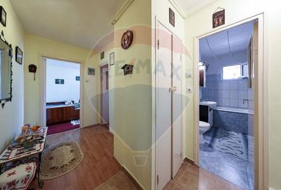 Apartament cu 3 camere de vanzare, in zona centrala - 11