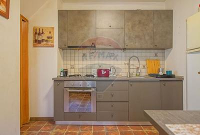 Casă cu 7 camere cu Teren 450 Mp în Central - 14