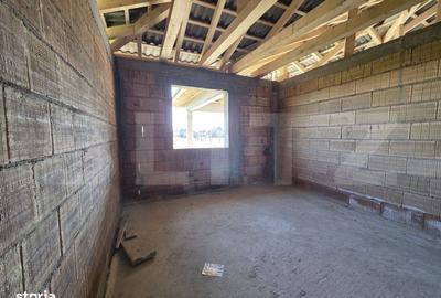 Casă cu 4 camere cu Teren 800 Mp în Amați - 1