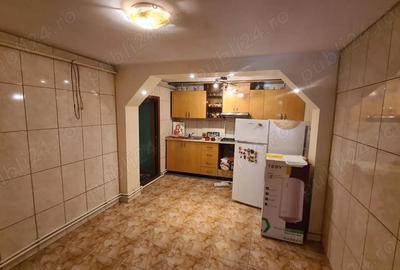 Casă cu 4 camere cu Teren 1730 Mp în Bucești - 4