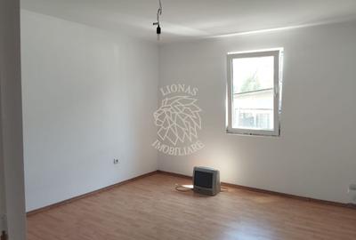 Casă individuală cu 3 camere cu Canalizare în Livezile - 1