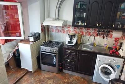 Apartament cu 3 camere semidecomandat în Armeneasca