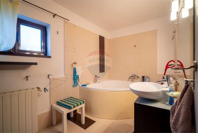 Casă individuală cu 5 camere cu Teren 680 Mp în Central - 10