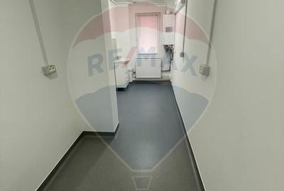 Spațiu comercial, de 43.720001220703 mp, în Central - 8